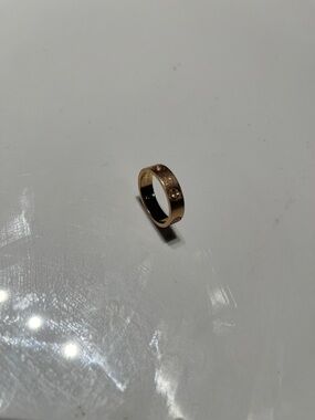 ❤️Cartier Gold Tone Women's Ring with Embedded Circle Accents